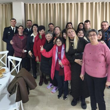 Ωφελούμενοι-του-Συλλόγου-“αξίΖΩ”-παραβρέθηκαν-σε-δεξίωση-του-Πυροσβεστικού-Σώματος-Κομοτηνής