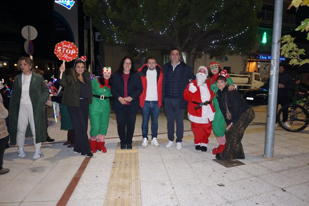 Δήμος-Κομοτηνής:-Φωταγωγήθηκε-το-Χριστουγεννιάτικο-Δένδρο-στην-πλατεία-του-οικισμού-Φαναρίου-(φωτος)