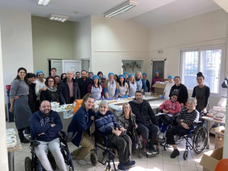 Δήμος-Κομοτηνής-και-Σύλλογος-“Περπατώ”-παρασκεύασαν-και-μοίρασαν-μελαμοκάρονα-στους-συμπολίτες-μας!