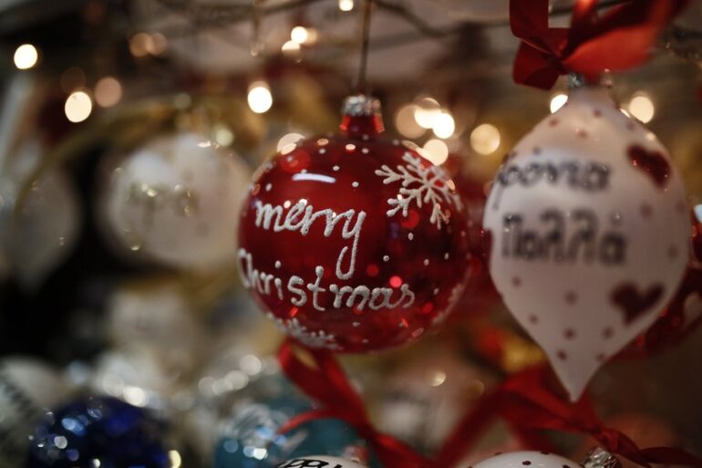 Σε-ισχύ-το-χριστουγεννιάτικο-ωράριο:-Ανοιχτά-τα-καταστήματα-και-τις-Κυριακές-21-και-28/12