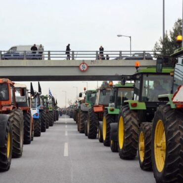 Σκληραίνουν-τη-στάση-τους-οι-αγρότες-Μπλόκα-και-σε-παρακαμπτήριες-οδούς-Τι-αποφάσισαν-για-τα-Χριστούγεννα