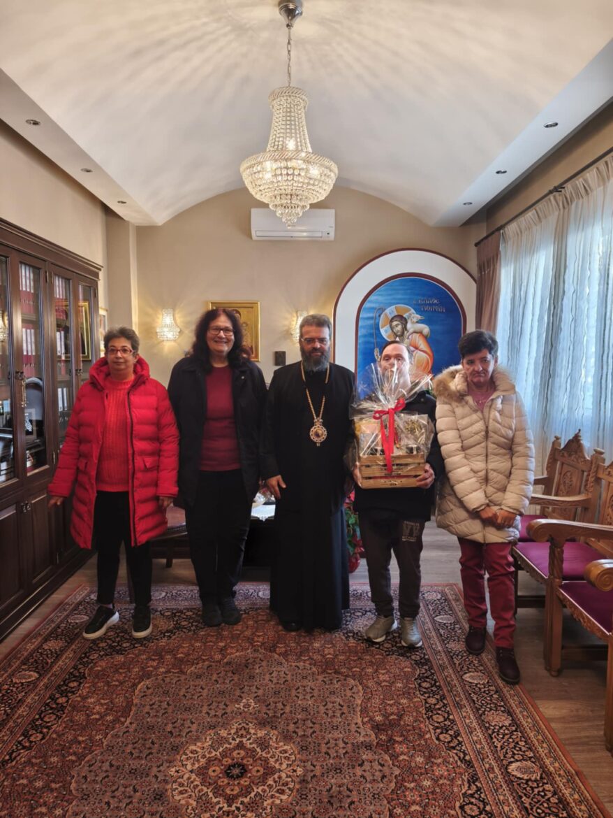 Επίσκεψη-ωφελούμενων-του-Συλλόγου-“αξίΖΩ”-σε-Μητρόπολη,-Περιφέρεια-και-Δήμο-Κομοτηνής