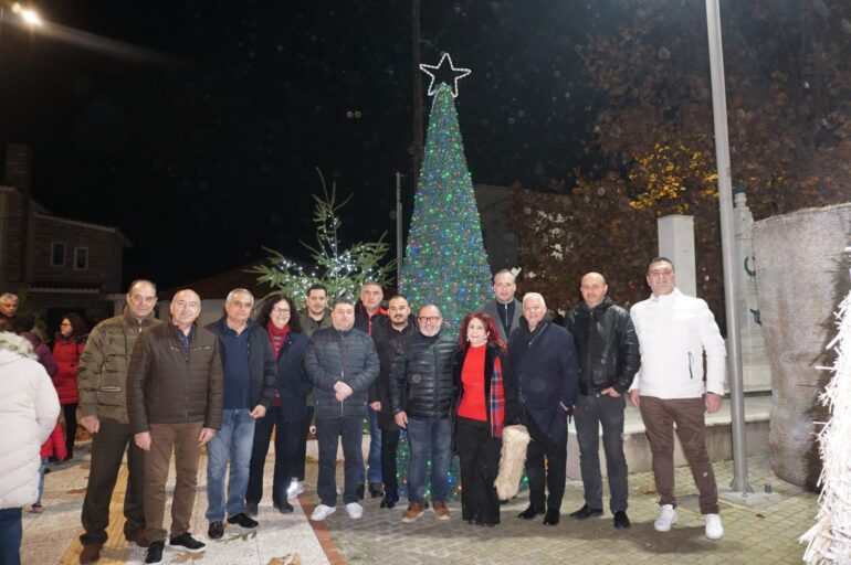 Λαμπερή-εκδήλωση-για-τη-φωταγώγηση-του-Χριστουγεννιάτικου-Δέντρου-στο-Θρυλόριο-Κομοτηνής-(φωτος)