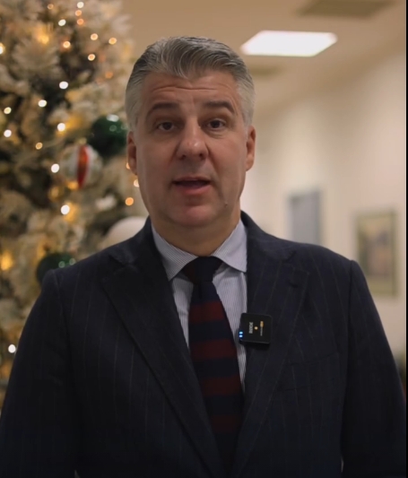 Χριστόδουλος-Τοψίδης-:-“Η-δύναμη-της-Περιφέρειάς-μας-είναι-οι-άνθρωποί-της-Μαζί-προχωράμε-με-ελπίδα-&-προοπτική.-Καλά-Χριστούγεννα-και-καλή-χρονιά-!”