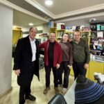 Στην-αγορά-των-Σαπών-για-ανταλλαγές-ευχών-ο-δήμαρχος-Απόστολος-Ιωάννου,-με-κλιμάκιο-δημοτικών-συμβουλων-(φωτος)