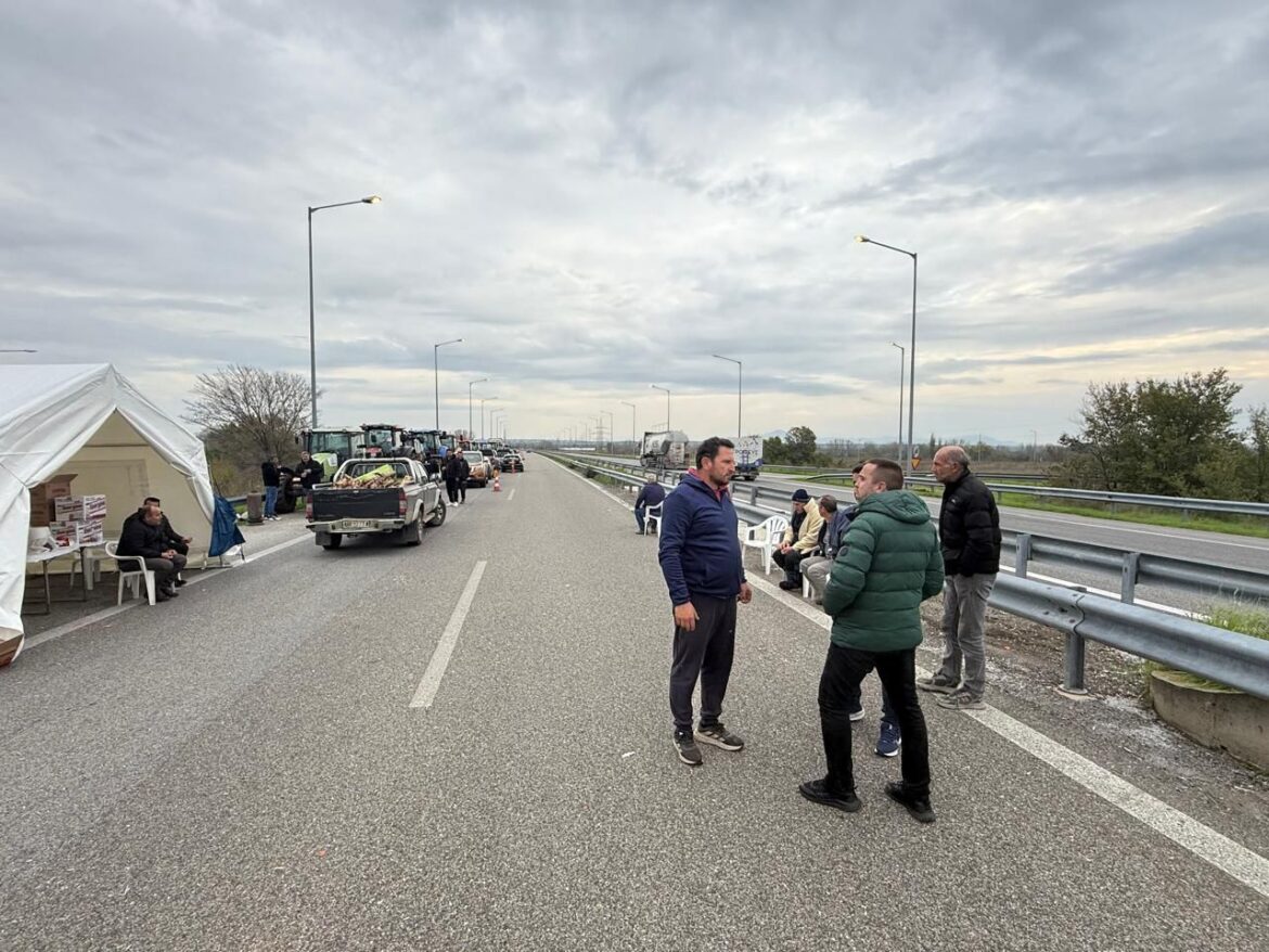 Ανατροπή-από-18-μπλόκα-αγροτών,-λένε-«ναι»-στον-διάλογο
