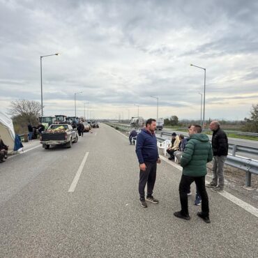 Ανατροπή-από-18-μπλόκα-αγροτών,-λένε-«ναι»-στον-διάλογο