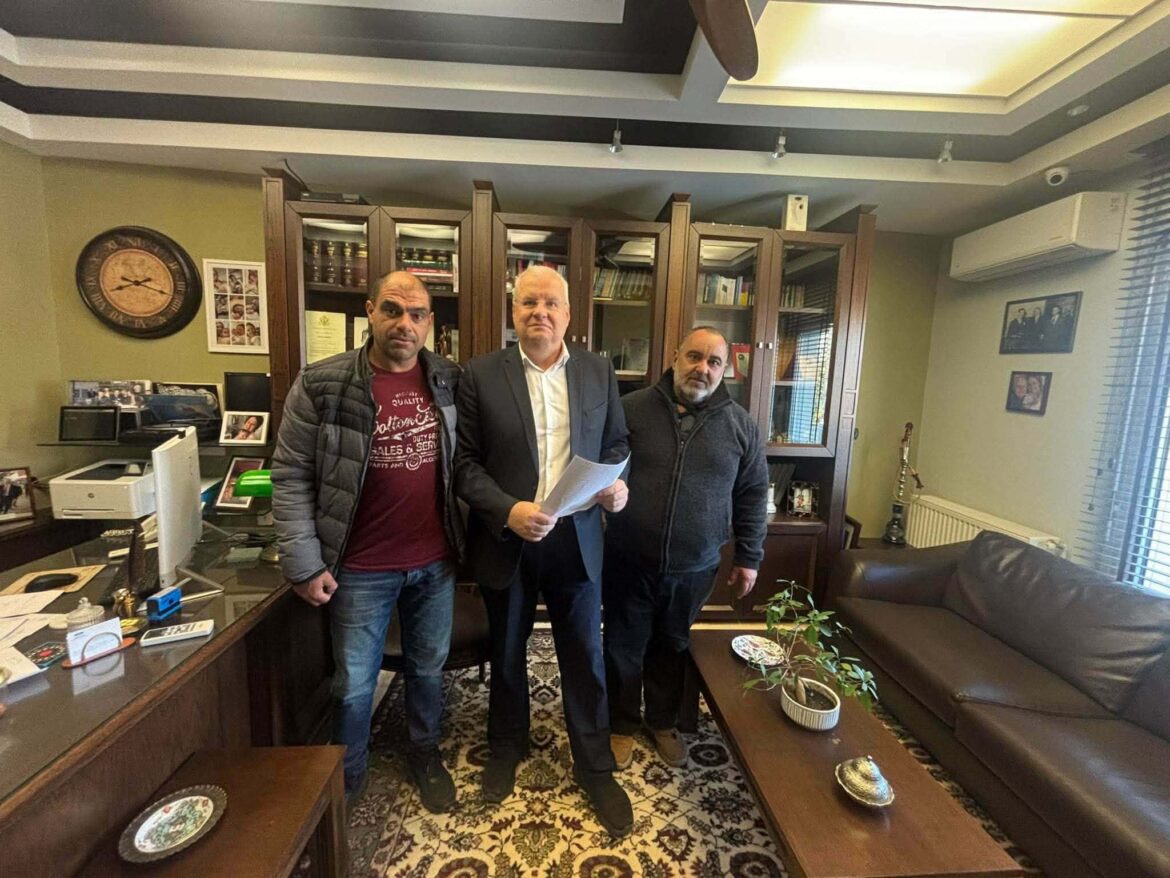 Εκπρόσωποι-των-κτηνοτρόφων-της-Ροδόπης-στο-γραφείο-του-Ιλχάν-Αχμέτ