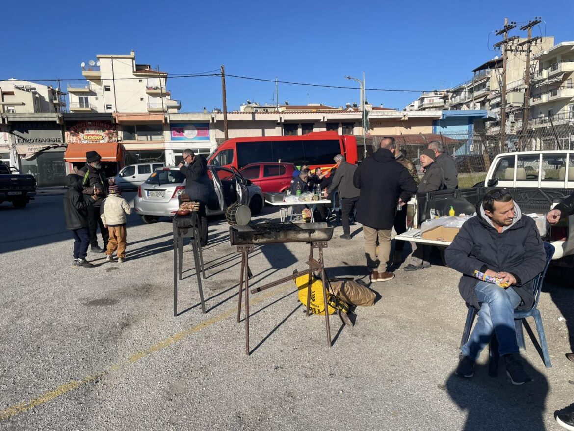 Αποχαιρετισμός-του-παλιού-χρόνου-από-τους-εργαζόμενους-στο-ΚΤΕΛ-Κομοτηνής,-με-ψησίματα-και-φαγοπότι-(φωτος)