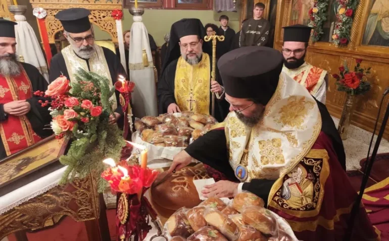 Κοπή-βασιλόπιτας-και-απονομή-επαίνων-σε-αριστεύσαντες-μαθητές-από-τη-Μητρόπολη-Μαρωνείας-&-Κομοτηνής