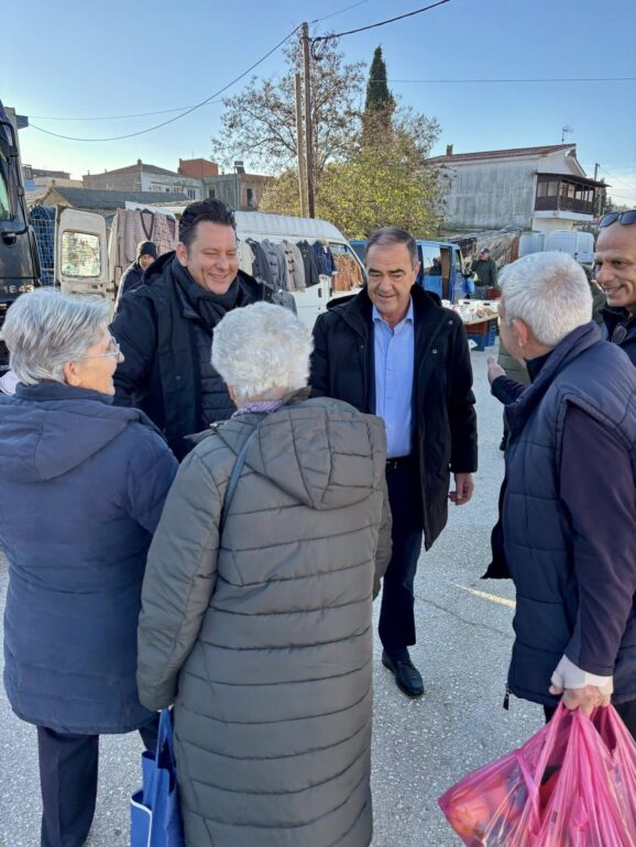 Την-αγορά-της-Ξυλαγανής-επισκέφτηκε-ο-Δήμαρχος-Μαρώνειας-Σαπών-Απόστολος-Ιωάννου,-την-παραμονή-της-Πρωτοχρονιάς-(φωτος)