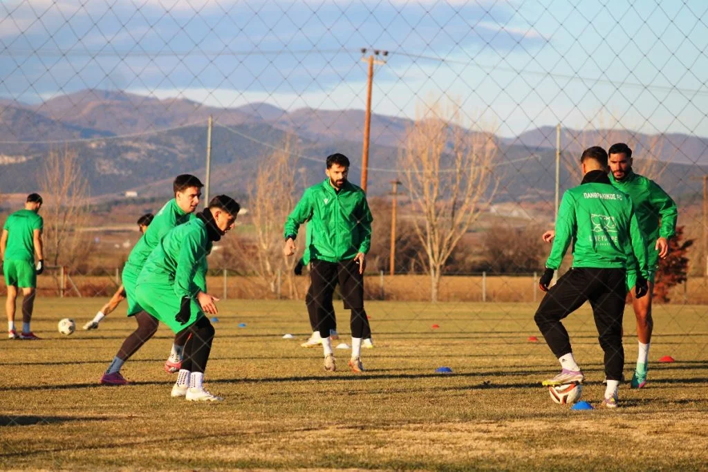 Πρώτη-προπόνηση-για-το-2026-για-τους-ποδοσφαιριστές-του-Πανθρακικού