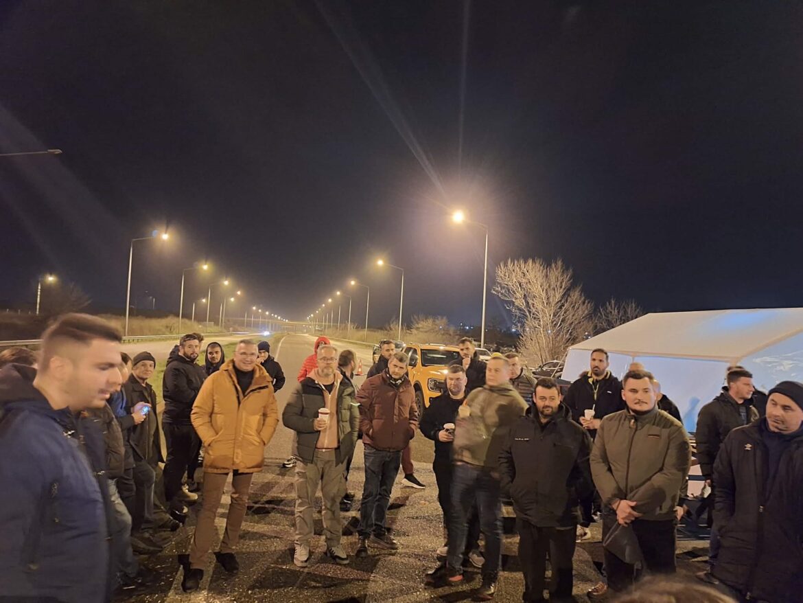 Αγρότες:-«Δεν-ικανοποιούν-τα-μέτρα-της-κυβέρνησης-–-Προχωράμε-σε-κλιμάκωση»-λένε-τα-μπλόκα