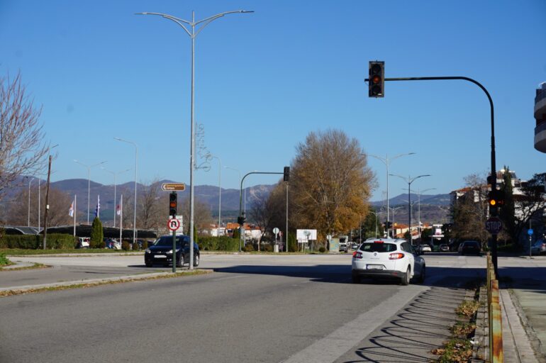 Κομοτηνή:-Τεχνική-βλάβη-στους-φωτεινού-σηματοδότες-μπροστά-στο-Εμπορικό-Κέντρο-kosmopolis