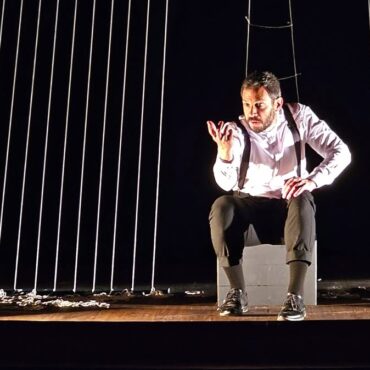 Μέγαρο-Μουσικής-Κομοτηνής:-“to-Μόνο-της-Ζωής-μου-Ταξείδιον”-του-Γεωργίου-Βιζυηνού-σε-σκηνοθεσία-Νίκου-Αβδελιώδη
