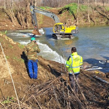 Συνεχίζονται-οι-προσπάθειες-για-την-ανάσυρση-του-τρακτέρ-στον-Λίσσο-που-βρέθηκε-προχθές