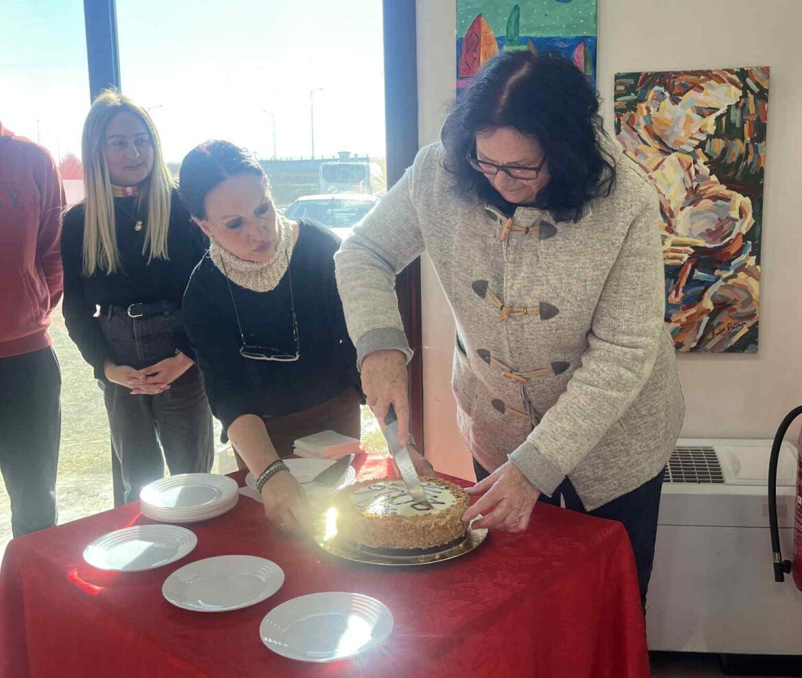 Την-πρωτοχρονιάτικη-πίτα-του-έκοψε-ο-Σύλλογος-Μέριμνας-Ατόμων-με-Αναπηρίες-Ν.-Ροδόπης-“αξίΖΩ”