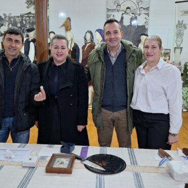 Στο-Λαογραφικό-Μουσείο-Ξυλαγανής-η-κοπή-βασιλόπιτας-του-ΠΟΞ,-παρουσία-πολιτικών-και-θρησκευτικών-φορέων-του-τόπου-(φωτος)