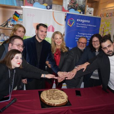 Την-πρωτοχρονιάτικη-πίτα-του-έκοψε-το-Κέντρο-Νεολαίας-&-Εθελοντισμού-Δήμου-Κομοτηνής-exagono-(φωτος)