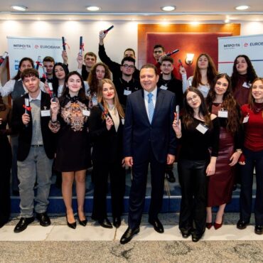 eurobank-|-23-χρόνια-«Μπροστά-για-την-Παιδεία»-–-Η-Αριστεία-στο-επίκεντρο-Ξάνθη-|-Τελετή-Βράβευσης-Αριστούχων-Μαθητών