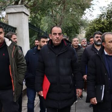 “Με-άδεια-χέρια-οι-αγρότες-από-τη-συνάντηση-με-τον-Πρωθυπουργό-–-Ο-αγώνας-όχι-μόνο-συνεχίζεται-αλλά-δυναμώνει”