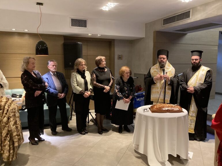 Την-πίτα-του-έκοψε-ο-Πολιτιστικός-Σύλλογος-Βυζαντινού-Φρουρίου-Κομοτηνής-(φωτος)