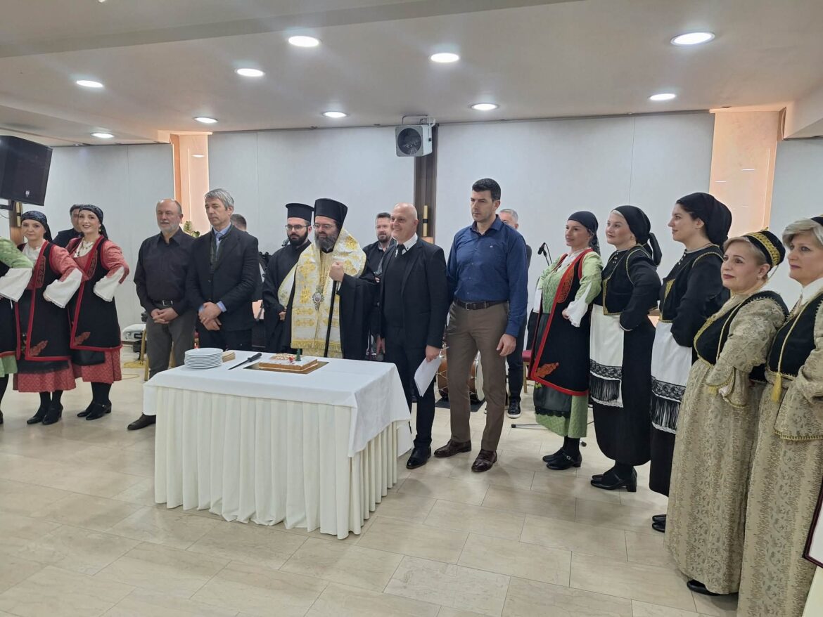 o-Σύλλογος-Ηπειρωτών-Ν.-Ροδόπης-“Άγιος-Γεώργιος-ο-Εξ-Ιωαννίνων”-πραγματοποίησε-τον-ετήσιο-χορό-του,-γιορτάζοντας-τα-100-χρόνια-ζωής-του-στην-Κομοτηνή-(φωτος+video)