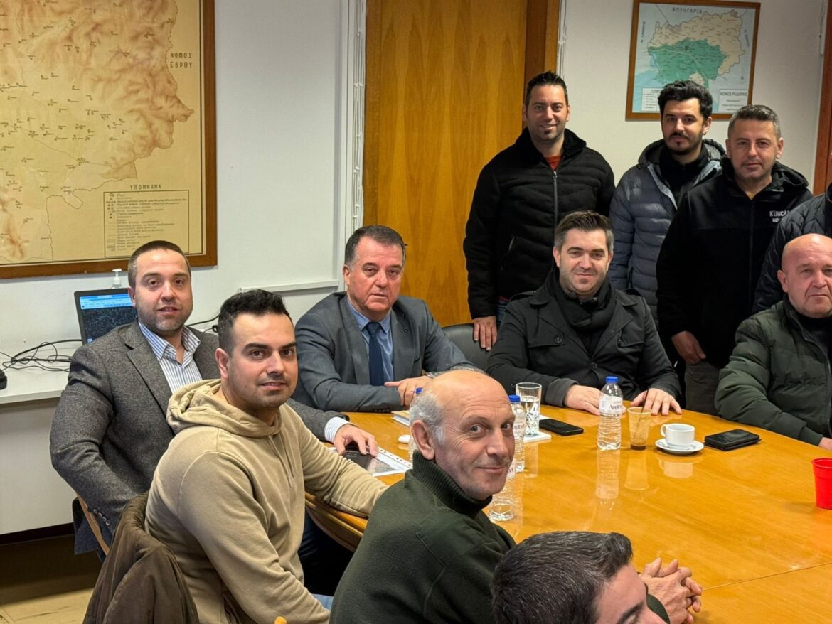 Συνάντηση-Εργασίας-μεταξύ-Αντιπεριφερειάρχη-ΠΕ.-Ροδόπης,-Μανώλη-Ταπατζά,-Δημάρχου-Αρριανών-και-κατοίκων-του-οικισμού-Λυκείου