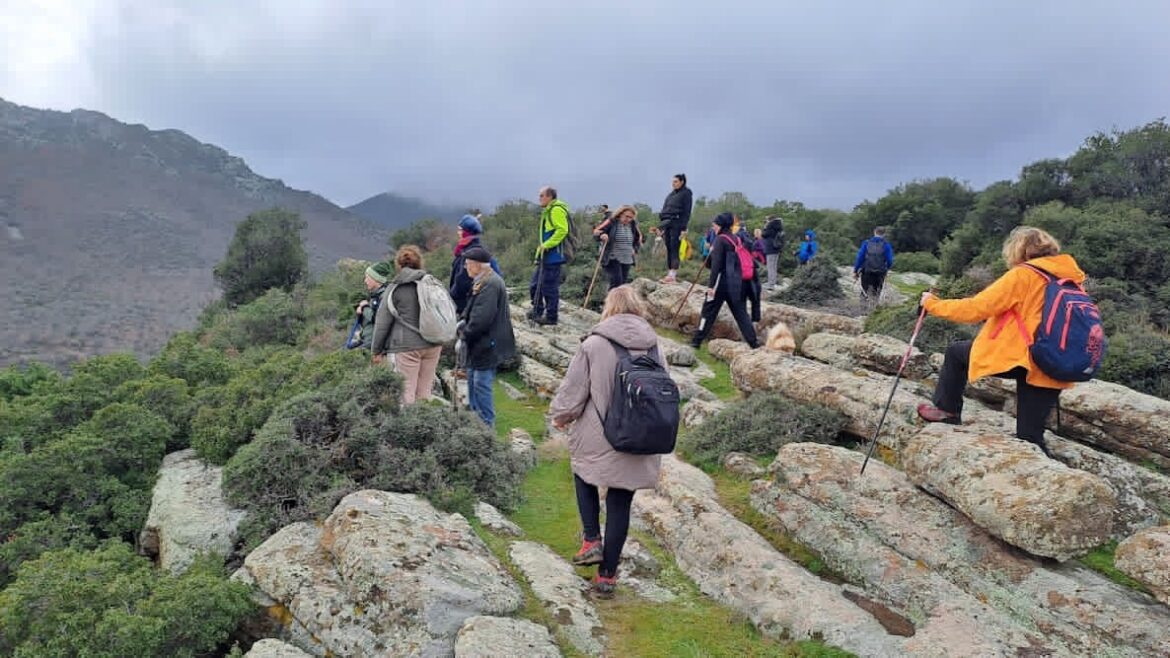 “Δρομέας-Θράκης”-και-Δήμος-Μαρώνειας-Σαπών:-«Πεζοπορική-δράση-στους-Βράχους-του-Πεπρωμένου»-(φωτος)