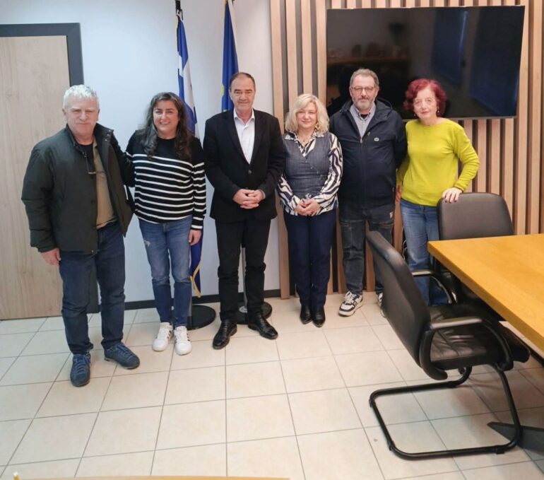 Ο-Σύλλογος-Απανταχού-Κιζαριωτών-στο-Δημαρχείο-Μαρωνείας-–-Σαπών