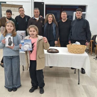 Κοπή-πρωτοχρονιάτικης-πίτας-για-τα-τμήματα-του-Πολιτιστικού-Ομίλου-Ξυλαγανής-(φωτος)