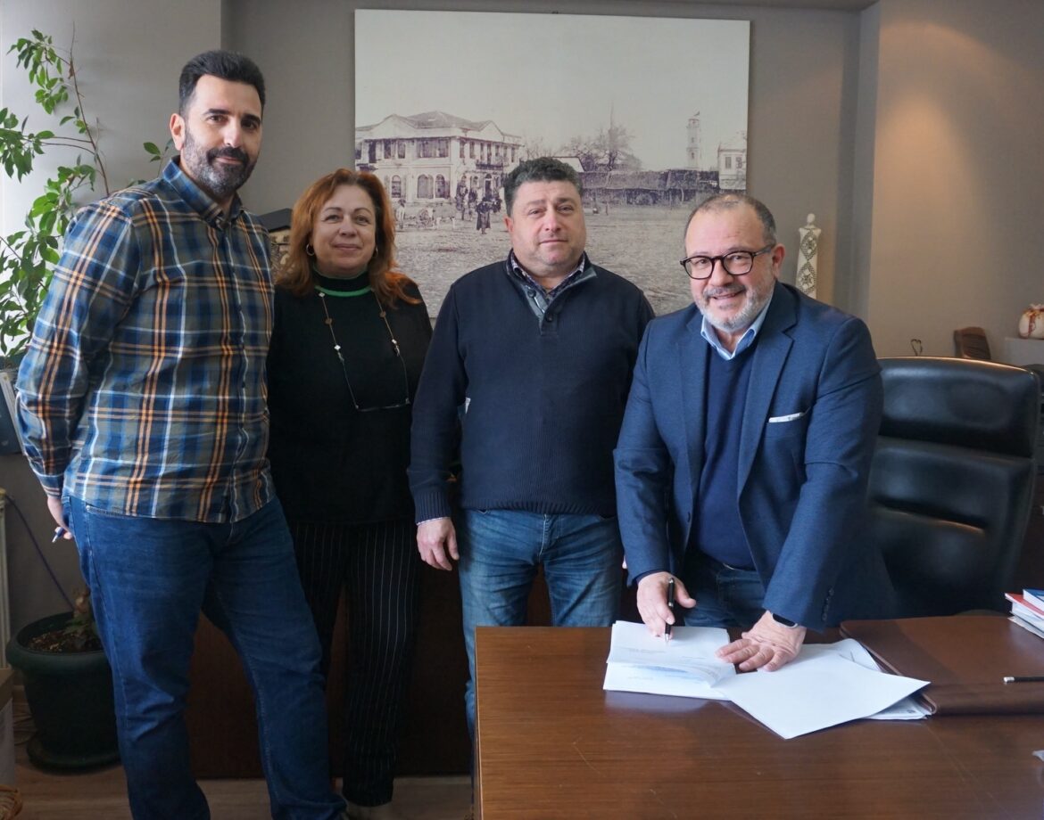 Δήμος-Κομοτηνής:-Υπογραφή-του-έργου-«Συντηρήσεις-εσωτερικής-οδοποιίας-οικισμών-Δήμου-Κομοτηνής-2025-2026-2027»