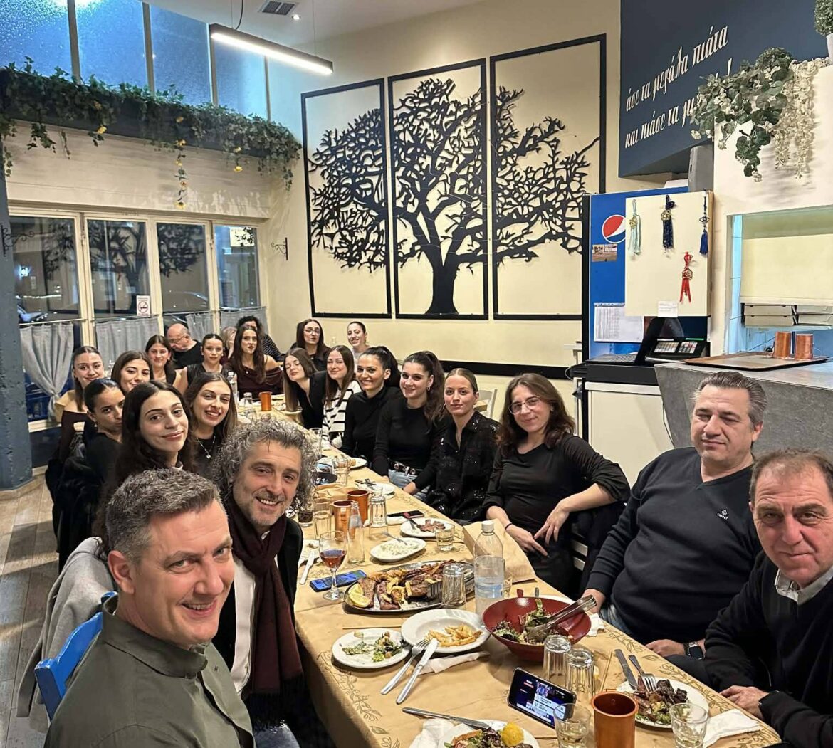 Κοπή-βασιλόπιτας-για-τη-γυναικεία-ομάδα-Βόλεϊ-της-ΑΕ-Κομοτηνής-(φωτος)