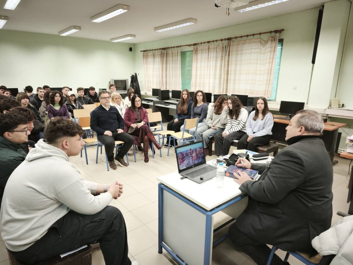 Στο-2ο-ΛΥΚΕΙΟ-ο-ΕΥΡΙΠΙΔΗΣ-ΣΤΥΛΙΑΝΙΔΗΣ-προπόνησε-τη-νέα-Γενιά-για-τη-ΒΟΥΛΗ-ΤΩΝ-ΕΦΗΒΩΝ