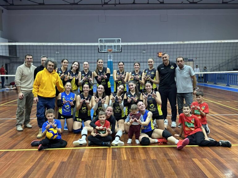 Ασταμάτητα-με-5-στα-5-τα-κορίτσια-της-ΑΕΚ-ΚΟΜΟΤΗΝΗΣ-volleyball!