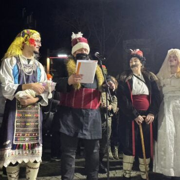 Κομοτηνή:-Παραδοσιακή-Θρακιώτικη-Αποκριά-και-αναβίωση-του-δρώμενου-του-“Μπέη”-από-το-Σύλλογο-Εβριτών-με-τους-“Μπρατίμια”