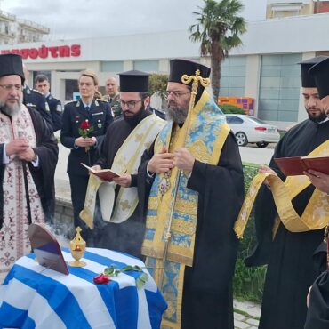 Τρισάγιο-και-κατάθεση-στεφάνων-τελέστηκαν-στη-μνήμην-των-Αστυνομικών-που-χάθηκαν-εν-ώρα-καθήκοντος,-στο-Μνημείο-των-πεσόντων-Αστυνομικών-στο-Αστυνομικό-Μέγαρο-Κομοτηνής-(φωτος)