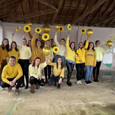 Το-ΕΕΕΕΚ.-Κομοτηνής-γέμισε-με-το-χρώμα-της-ελπίδας-για-την-“Παγκόσμια-Ημέρα-κατά-του-Παιδικού-Καρκίνου”-(φωτος)