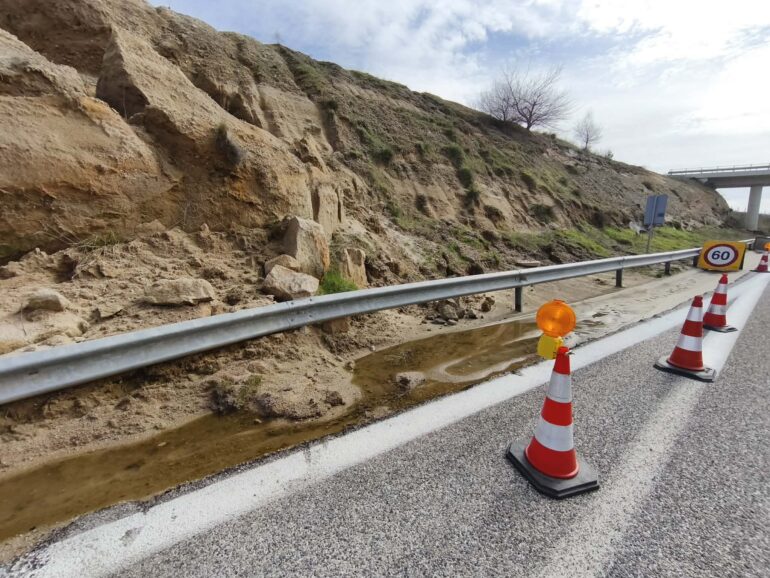 Καθίζηση-“καρμανιόλα”-στον-Κάθετο-Άξονα-Μακάζα-Νυμφαία,-στο-ύψος-της-εξόδου-προς Κάλχα