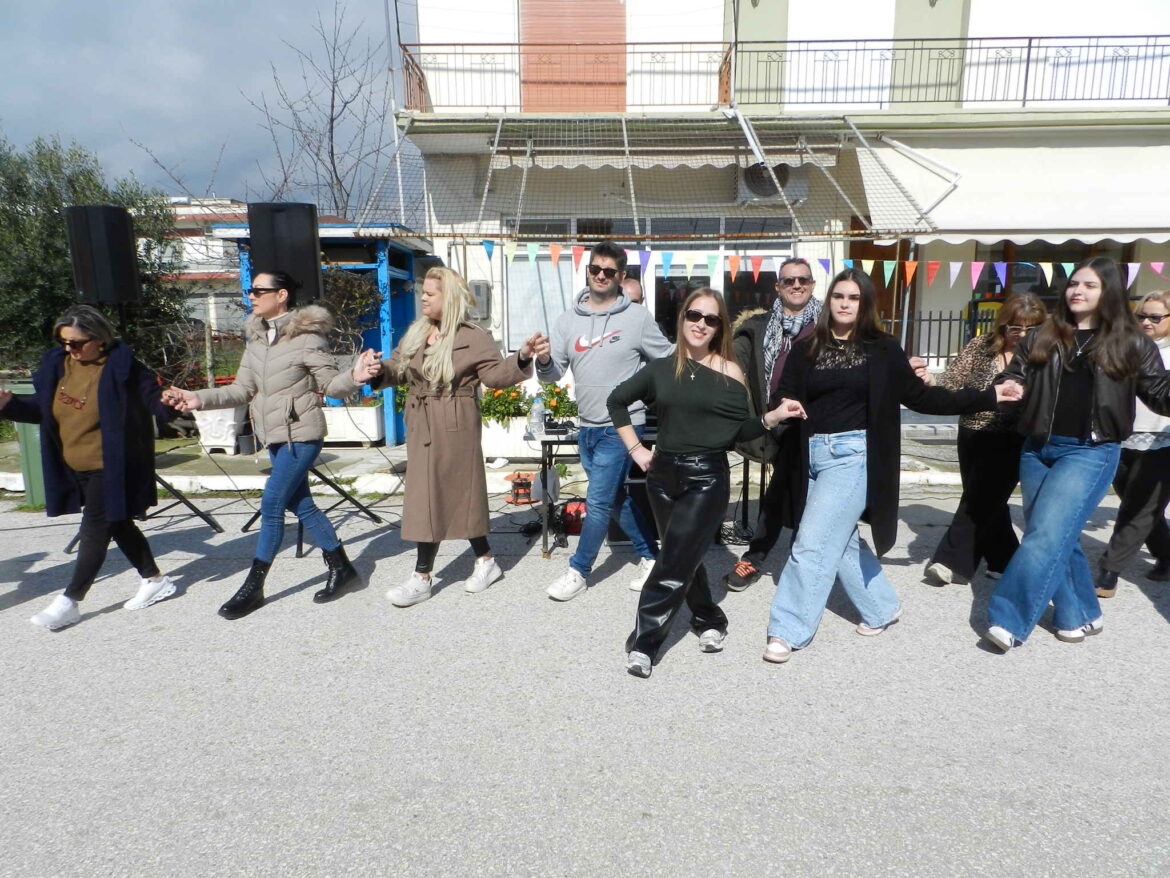 Γλέντι-με-παραδοσιακά-εδέσματα-στον-οικισμό-Διαλαμπής-του-Δήμου-Ιάσμου-την-Καθαρή-Δευτέρα