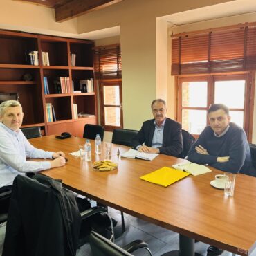 Συνάντηση-εργασίας-μεταξύ-του-Προέδρου-του-ΤΕΕ.-Θράκης-και-του-Δημάρχου-Μαρωνείας-–-Σαπών