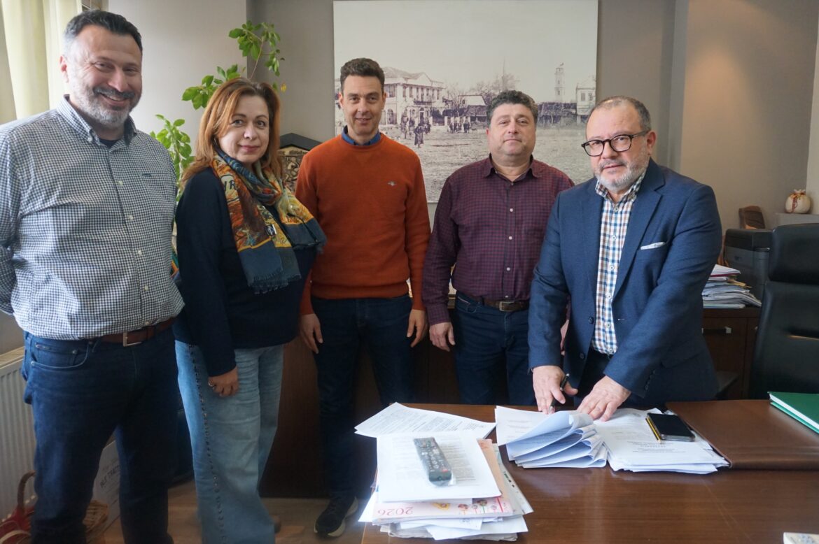 Υπογραφή-σύμβασης-έργου-«Ανέγερση-αίθουσας-πολλαπλών-χρήσεων-στο-1ο-Γυμνάσιο-Κομοτηνής»