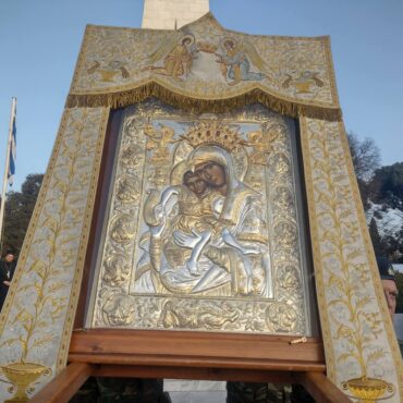 Κομοτηνή:-Πραγματοποιήθηκε-η-πανηγυρική-υποδοχή-του-πιστού-αντίγραφου-της-εικόνας-της-Παναγίας-“Άξιον-Εστί”,-από-την-Ιερά-Μητρόπολη-Μαρωνείας-&-Κομοτηνής-(φωτος)