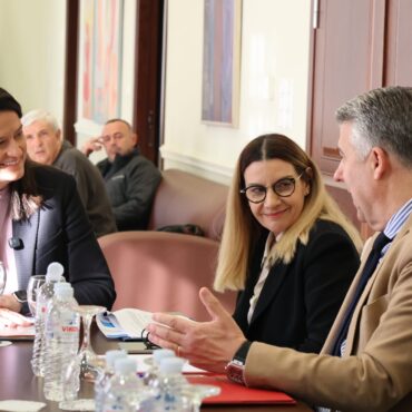 Συνάντηση-εργασίας-του-Περιφερειάρχη-με-την-Υπουργό-Εργασίας-και-Κοινωνικής-Ασφάλισης-και-την-Διοίκηση-της-ΔΥΠΑ:-Δύο-νέα-προγράμματα-ενίσχυσης-της-απασχόλησης-στην-ΑΜΘ