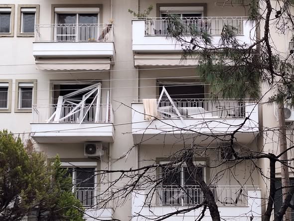 Κομοτηνή:-Έκρηξη-σε-πολυκατοικία-από-γκαζάκι-Εκτεταμένες-ζημιές-σε-διαμέρισμα-και-μπαλκόνι!