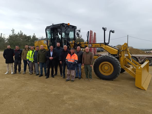 Δήμος-Μαρώνειας-Σαπών:-Παραλαβή-χωματουργικού-μηχανήματος-ισοπεδωτή-γαιών-(grader)
