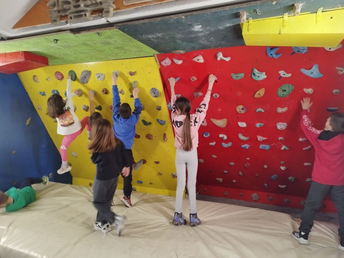 Μοναδική-εμπειρία-για-μαθητές-του-4ου-Δημοτικού-Σχολείου-Κομοτηνής:-Αναδείχθηκαν-σε-μικρούς…-σούπερ-αναρριχητές!!