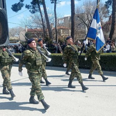 Κομοτηνή:-Με-μεγάλη-συμμετοχή-και-λαμπρότητα-η-φετινή-παρέλαση-για-την-25η-Μαρτίου-1821!-Την-κυβέρνηση-εκπροσώπησε-η-γγ.-ΕΣΠΑ,-Βασιλική-Παντελοπούλου