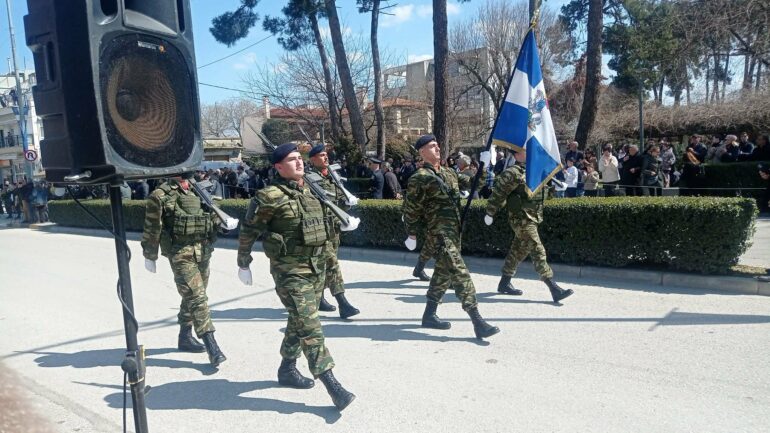 Κομοτηνή:-Με-μεγάλη-συμμετοχή-και-λαμπρότητα-η-φετινή-παρέλαση-για-την-25η-Μαρτίου-1821!-Την-κυβέρνηση-εκπροσώπησε-η-γγ.-ΕΣΠΑ,-Βασιλική-Παντελοπούλου