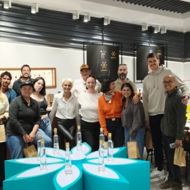 Την-Ποτοποιία-Οινοποιία-Θράκης-επισκέφτηκαν-μεταπτυχιακοί-φοιτητές-του-Πανεπιστημίου-Γαστρονομικών-Επιστημών-unisg-της-Ιταλίας-(φωτος)